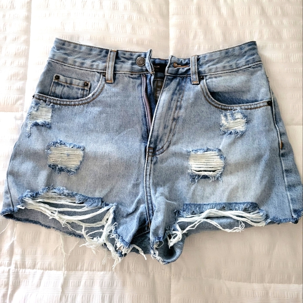 Denim ripped shorts